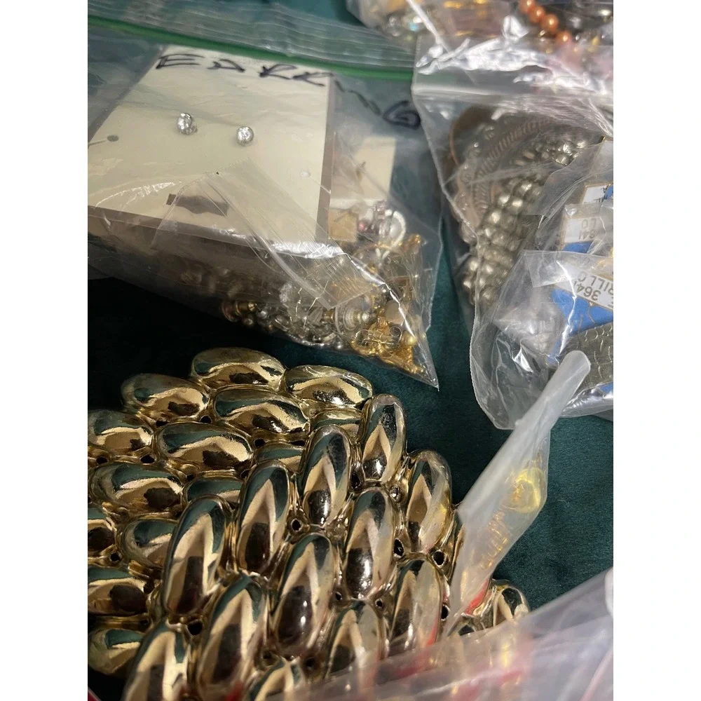 Vintage Mixed Estate Jewelry Lot 6.7lbs Necklaces Earrings Pins Bracelets Bulk - Picture 3 of 8